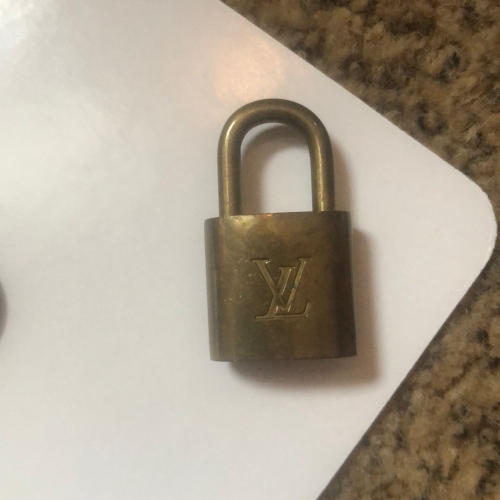 Louis Vuitton Brass Lock #318 (no key)